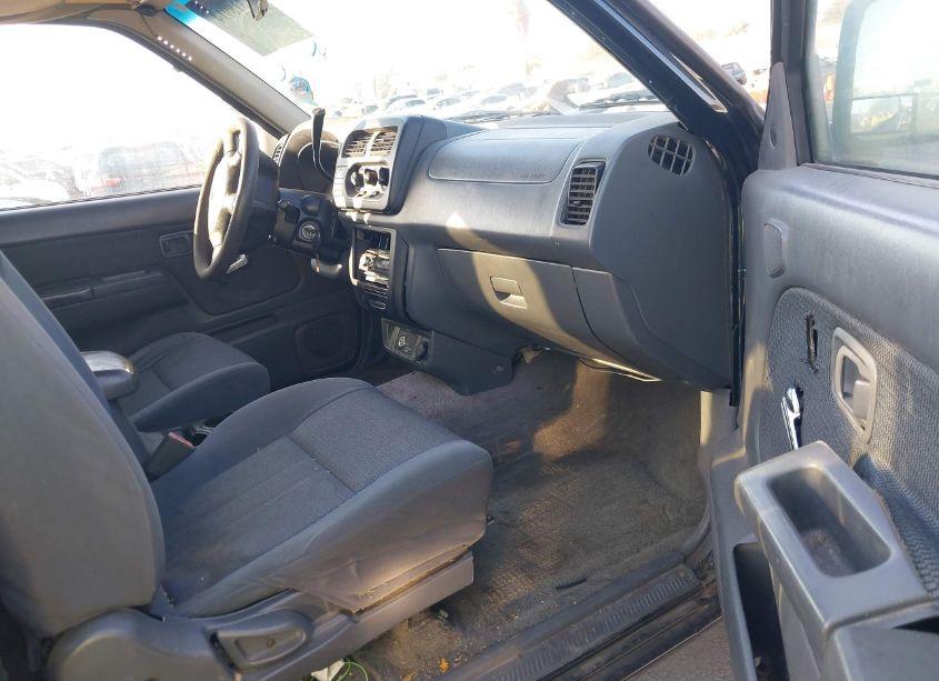 Photo 5 of 2001 Nissan Frontier XE (VIN 1N6DD26SX1C338951)