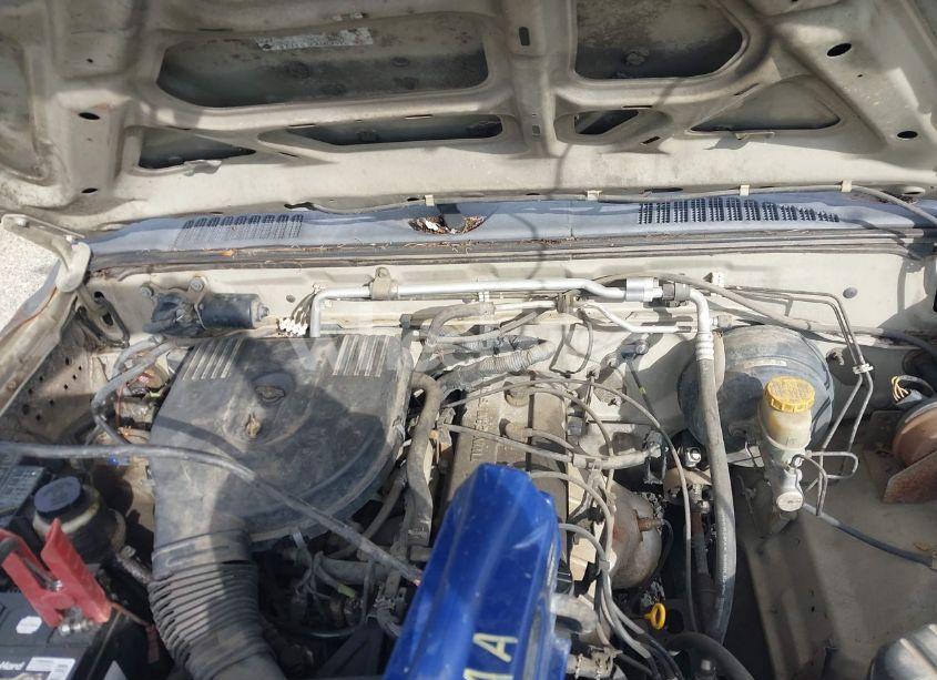 Photo 10 of 2001 Nissan Frontier XE (VIN 1N6DD26SX1C385249)