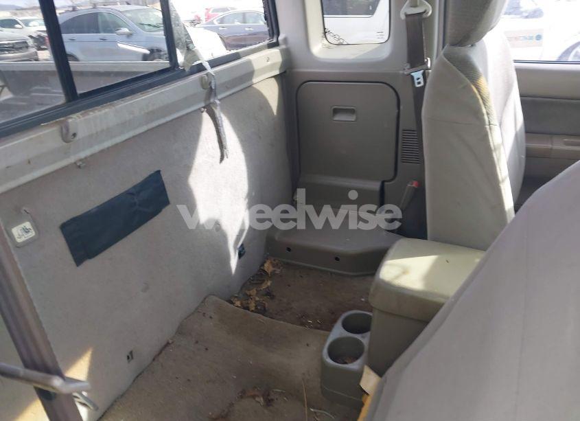 Photo 8 of 2001 Nissan Frontier XE (VIN 1N6DD26SX1C385249)