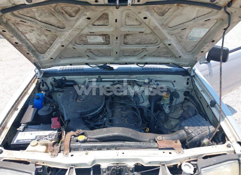 Photo 10 of 1998 Nissan Frontier SE/XE (VIN 1N6DD26SXWC348595)