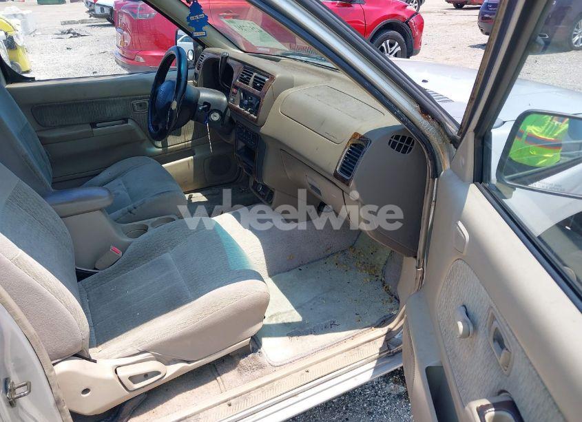 Photo 5 of 1998 Nissan Frontier SE/XE (VIN 1N6DD26SXWC348595)