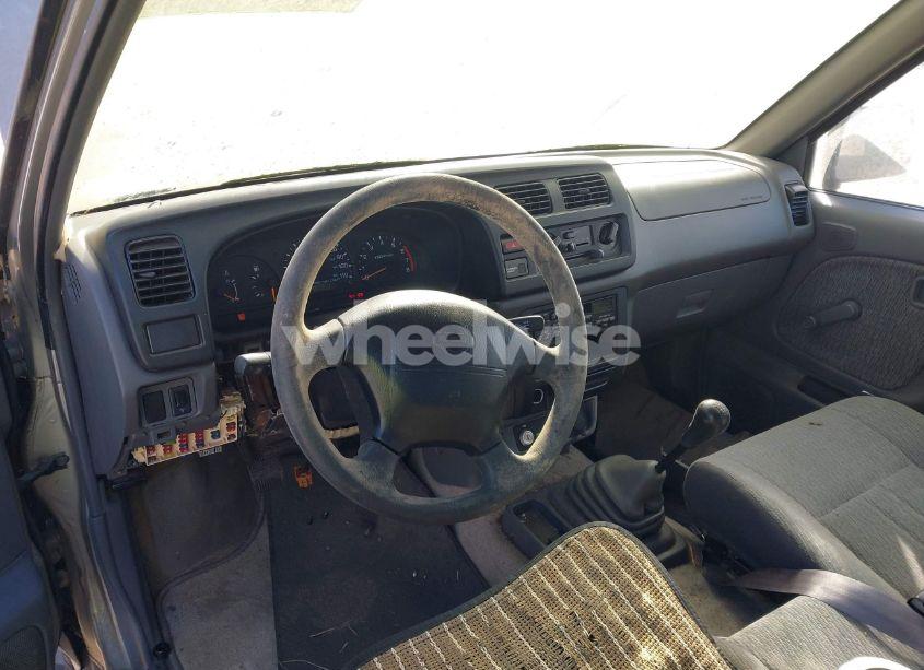 Photo 13 of 2000 Nissan Frontier XE (VIN 1N6DD26SXYC331556)