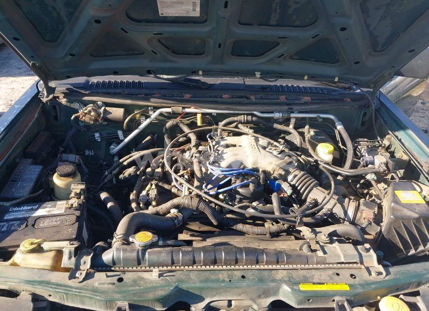 Photo 10 of 2000 Nissan Frontier DESERT RUNNER SE-V6/DESERT RUNNER XE-V6 (VIN 1N6ED26T2YC427520)