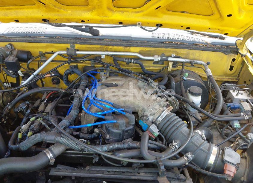 Photo 10 of 2000 Nissan Frontier DESERT RUNNER SE-V6/DESERT RUNNER XE-V6 (VIN 1N6ED26T7YC360056)