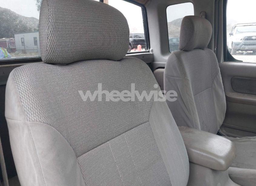 Photo 8 of 2001 Nissan Frontier DESERT RUNNER XE-V6 (VIN 1N6ED26T81C379351)