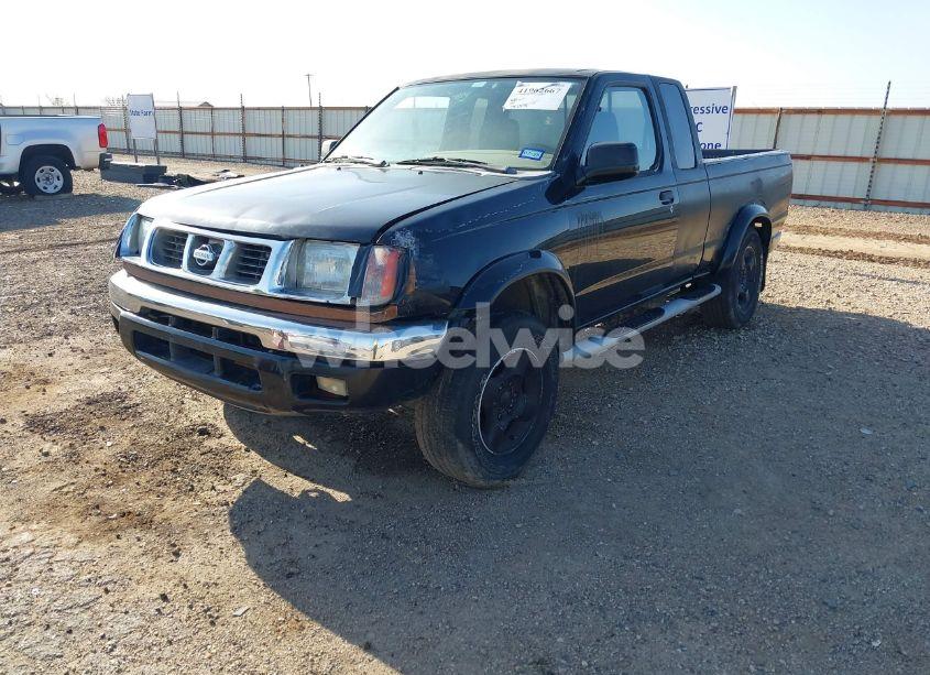 Photo 2 of 2000 Nissan Frontier DESERT RUNNER SE-V6/DESERT RUNNER XE-V6 (VIN 1N6ED26T8YC334677)