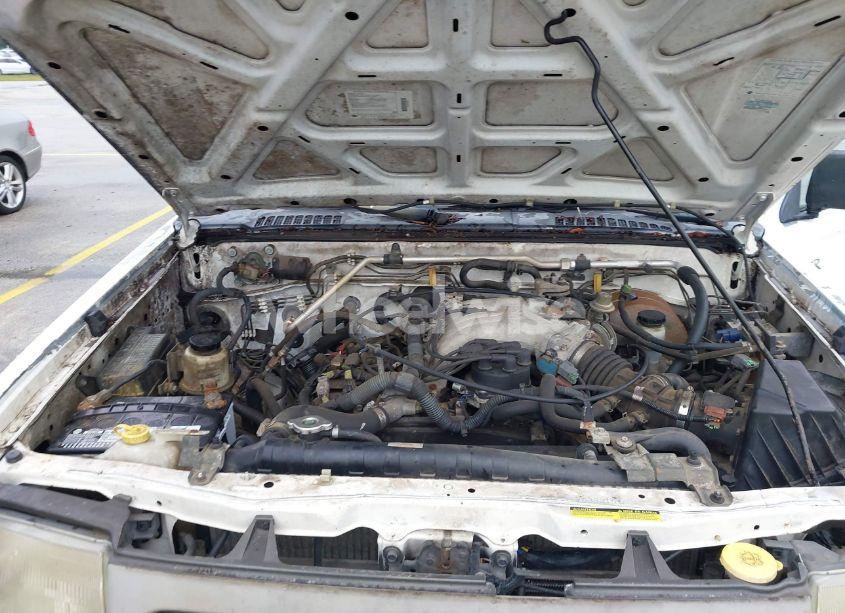 Photo 10 of 2000 Nissan Frontier DESERT RUNNER SE-V6/DESERT RUNNER XE-V6 (VIN 1N6ED26T9YC333151)