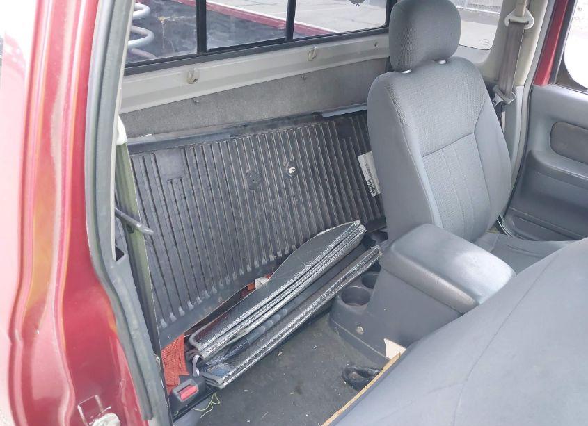 Photo 8 of 2001 Nissan Frontier XE-V6 (VIN 1N6ED26Y21C335812)