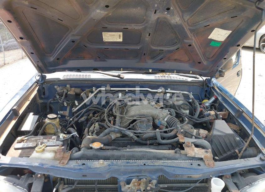 Photo 10 of 2001 Nissan Frontier XE-V6 (VIN 1N6ED26Y41C360629)