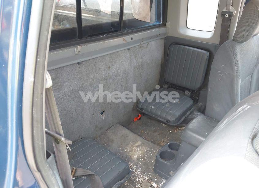 Photo 8 of 2001 Nissan Frontier XE-V6 (VIN 1N6ED26Y41C360629)