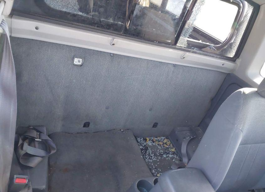 Photo 8 of 2001 Nissan Frontier XE-V6 (VIN 1N6ED26Y61C315708)