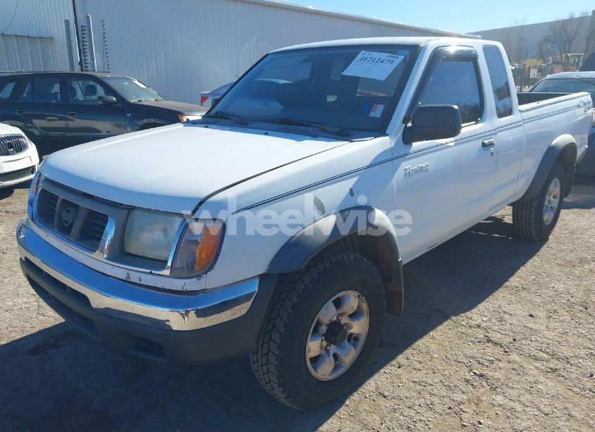 Photo 2 of 2000 Nissan Frontier SE-V6/XE-V6 (VIN 1N6ED26Y8YC387763)
