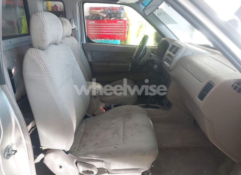 Photo 5 of 2001 Nissan Frontier SE-V6 (VIN 1N6ED26YX1C321091)