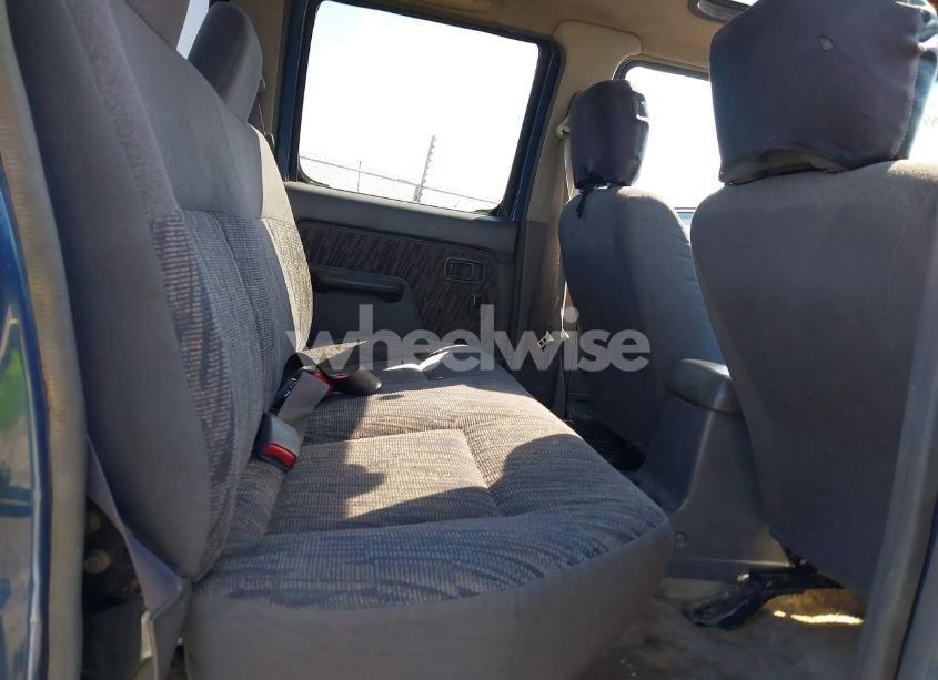 Photo 8 of 2000 Nissan Frontier SE-V6/XE-V6 (VIN 1N6ED27T0YC352640)