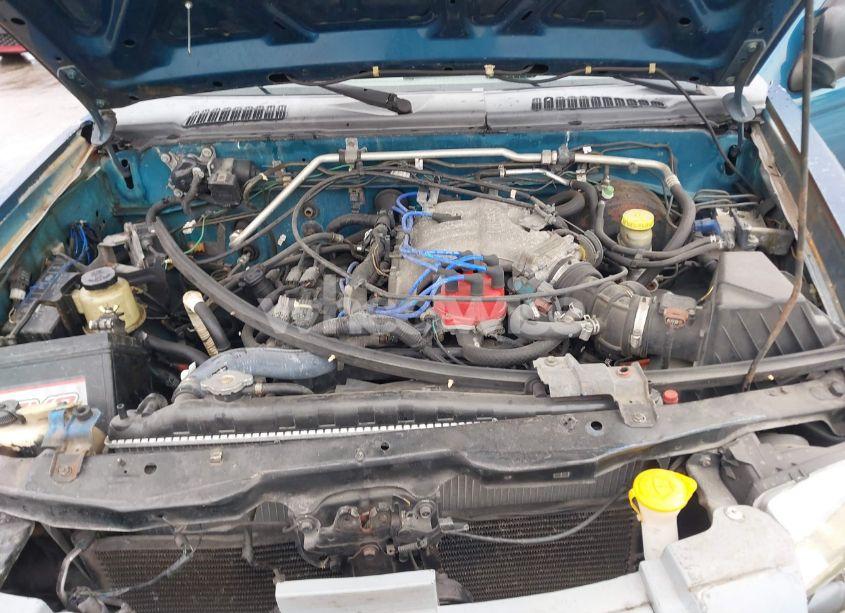 Photo 10 of 2001 Nissan Frontier XE-V6 (VIN 1N6ED27T21C367243)