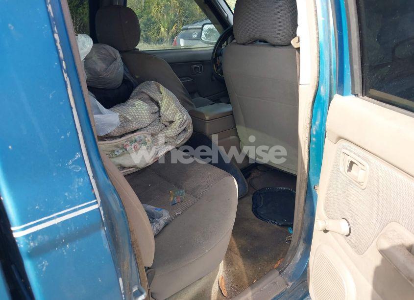 Photo 8 of 2003 Nissan Frontier XE-V6 (VIN 1N6ED27T23C413527)