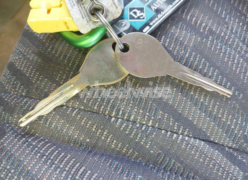 Photo 11 of 2000 Nissan Frontier SE-V6/XE-V6 (VIN 1N6ED27T2YC353126)