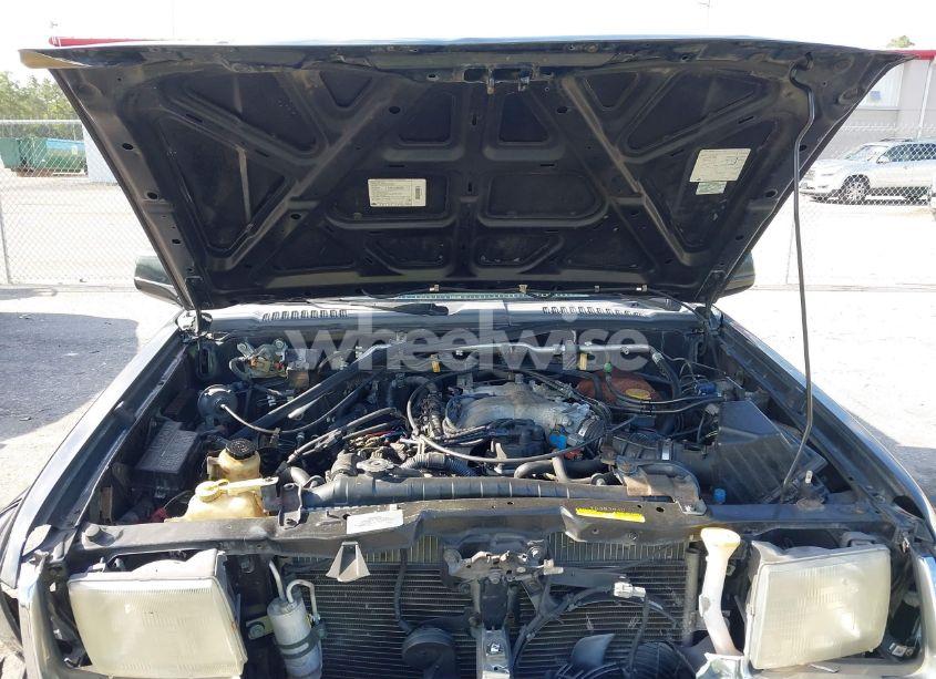 Photo 10 of 2000 Nissan Frontier SE-V6/XE-V6 (VIN 1N6ED27T2YC383940)