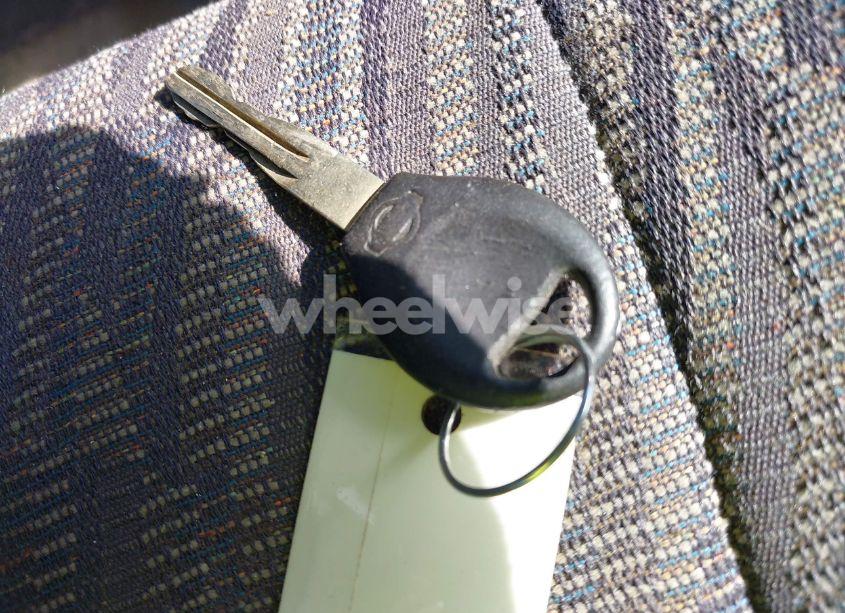 Photo 11 of 2000 Nissan Frontier SE-V6/XE-V6 (VIN 1N6ED27T2YC383940)