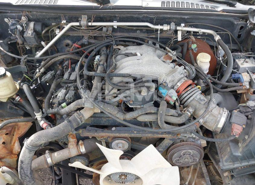 Photo 10 of 2001 Nissan Frontier XE-V6 (VIN 1N6ED27T31C322912)