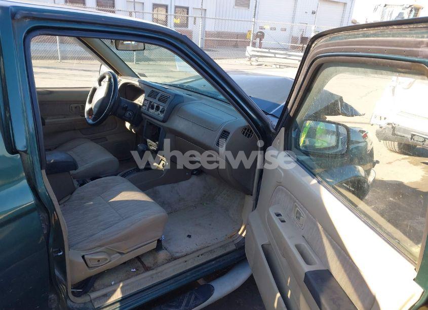 Photo 5 of 2000 Nissan Frontier SE-V6/XE-V6 (VIN 1N6ED27T3YC392985)