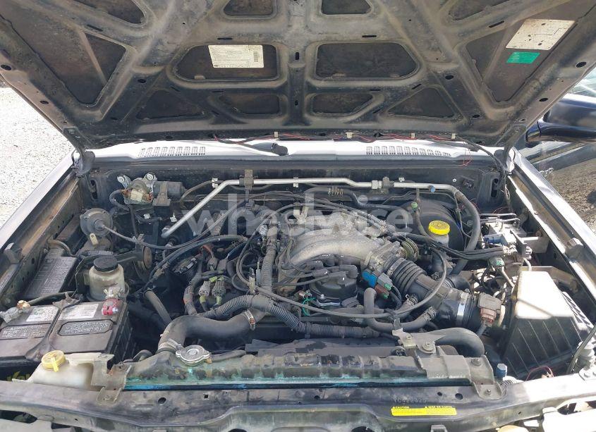 Photo 10 of 2000 Nissan Frontier SE-V6/XE-V6 (VIN 1N6ED27T3YC422325)