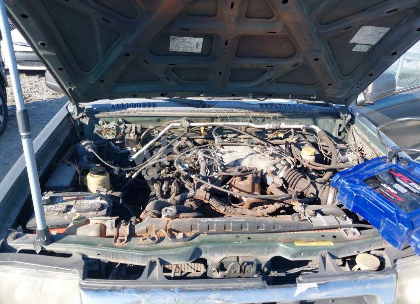 Photo 10 of 2000 Nissan Frontier SE-V6/XE-V6 (VIN 1N6ED27T4YC381428)