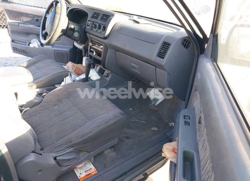 Photo 5 of 2000 Nissan Frontier SE-V6/XE-V6 (VIN 1N6ED27T4YC381428)