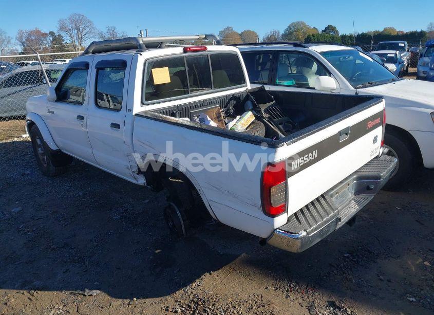 Photo 3 of 2000 Nissan Frontier SE-V6/XE-V6 (VIN 1N6ED27T4YC390033)