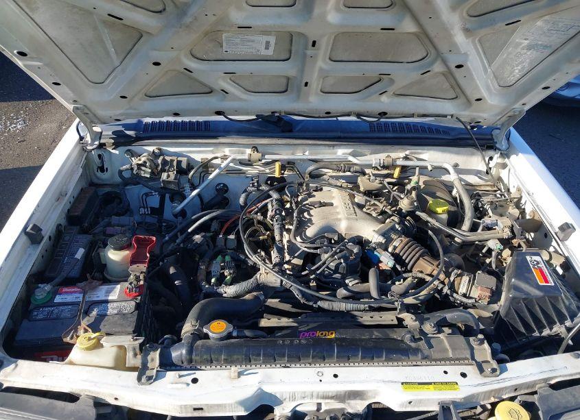 Photo 10 of 2000 Nissan Frontier SE-V6/XE-V6 (VIN 1N6ED27T5YC306110)