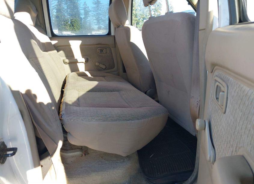 Photo 8 of 2000 Nissan Frontier SE-V6/XE-V6 (VIN 1N6ED27T5YC306110)