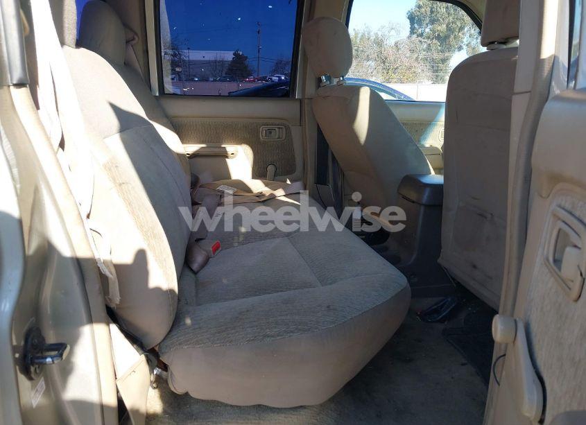 Photo 8 of 2000 Nissan Frontier SE-V6/XE-V6 (VIN 1N6ED27T5YC437442)