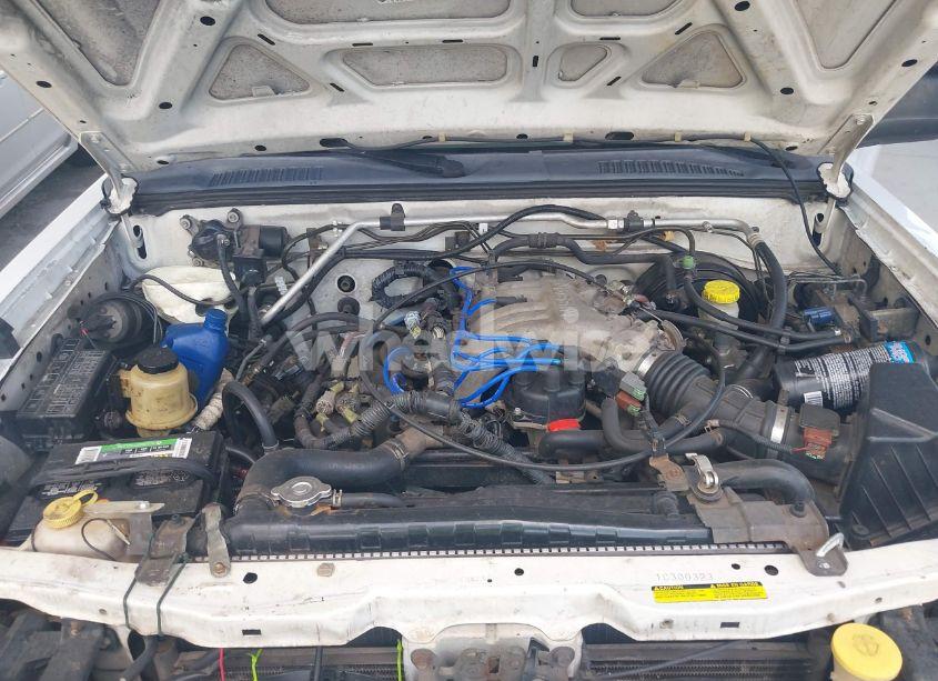 Photo 10 of 2001 Nissan Frontier XE-V6 (VIN 1N6ED27T61C300323)