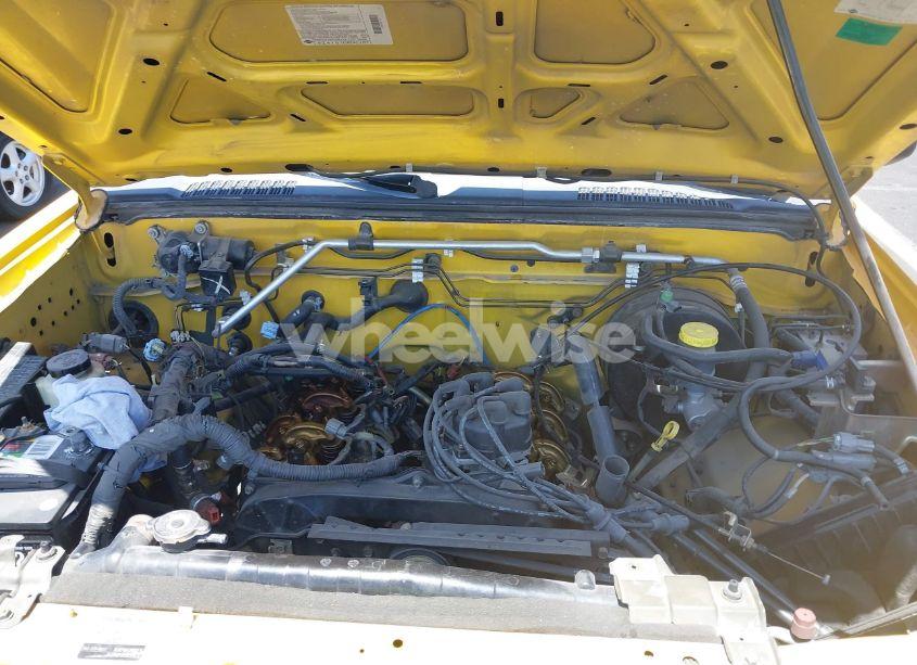 Photo 10 of 2001 Nissan Frontier XE-V6 (VIN 1N6ED27T61C355015)