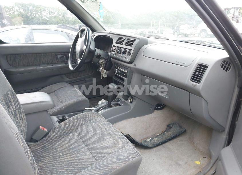 Photo 5 of 2000 Nissan Frontier SE-V6/XE-V6 (VIN 1N6ED27T6YC323661)