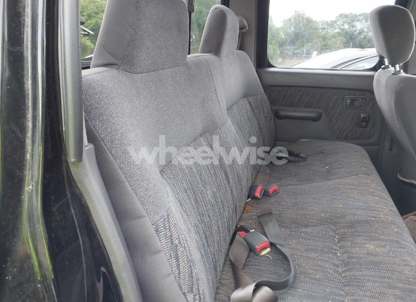 Photo 8 of 2000 Nissan Frontier SE-V6/XE-V6 (VIN 1N6ED27T6YC323661)