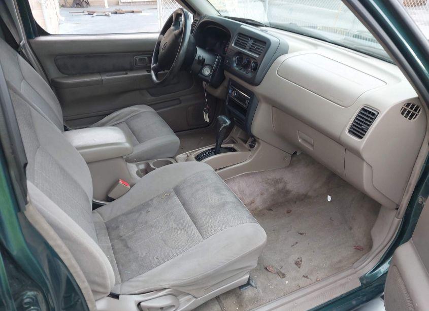 Photo 5 of 2001 Nissan Frontier XE-V6 (VIN 1N6ED27T71C303652)