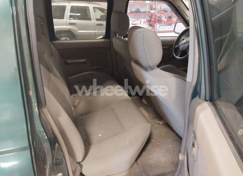 Photo 8 of 2002 Nissan Frontier XE-V6 (VIN 1N6ED27T72C330934)