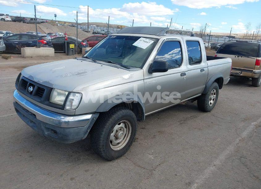 Photo 2 of 2000 Nissan Frontier SE-V6/XE-V6 (VIN 1N6ED27T7YC402398)