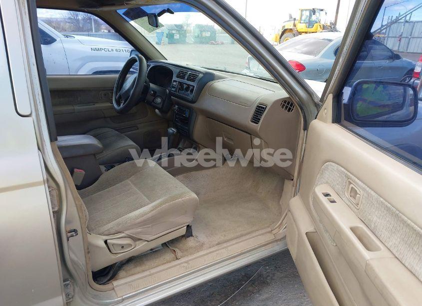 Photo 5 of 2000 Nissan Frontier SE-V6/XE-V6 (VIN 1N6ED27T7YC402398)