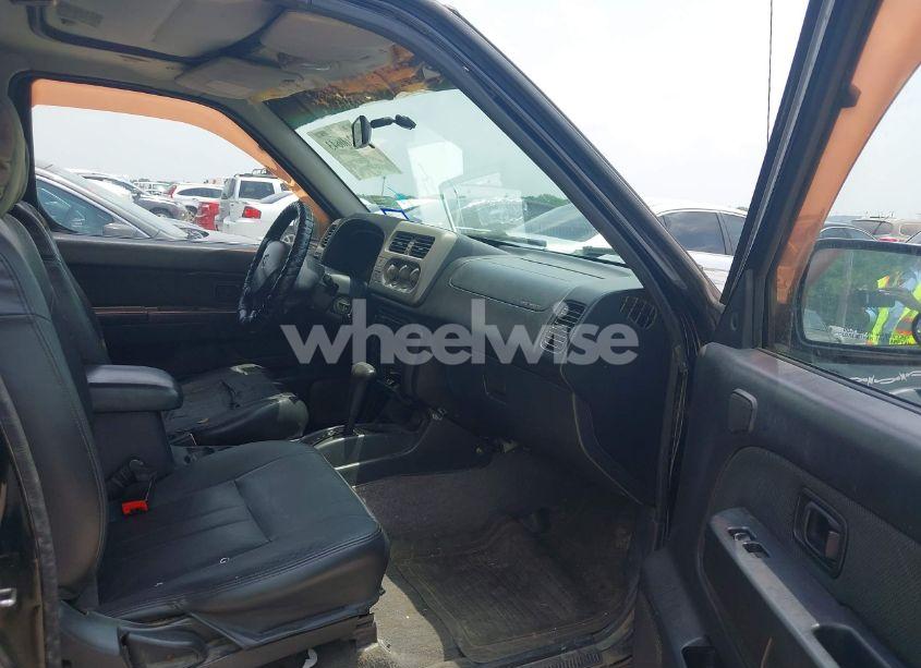 Photo 5 of 2001 Nissan Frontier SE-V6 (VIN 1N6ED27T81C305653)