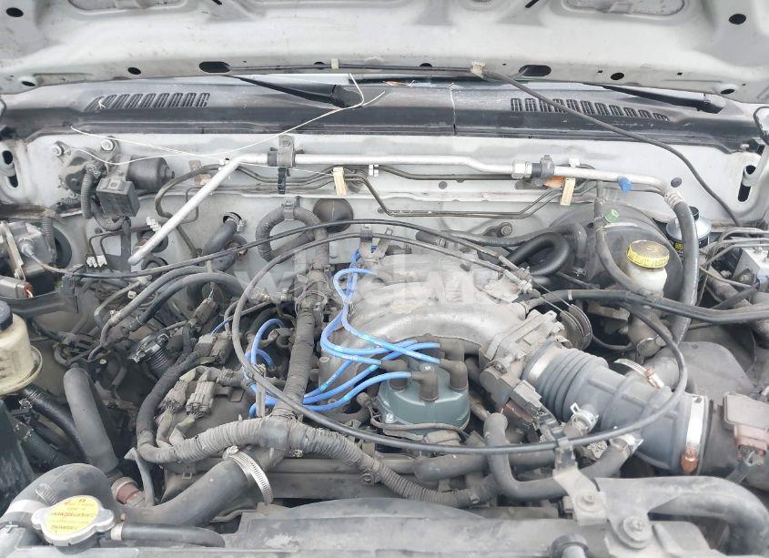 Photo 10 of 2001 Nissan Frontier SE-V6 (VIN 1N6ED27T91C318489)