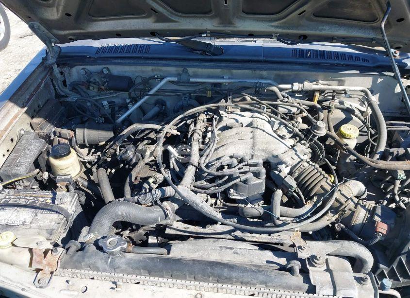 Photo 10 of 2000 Nissan Frontier SE-V6/XE-V6 (VIN 1N6ED27T9YC315067)