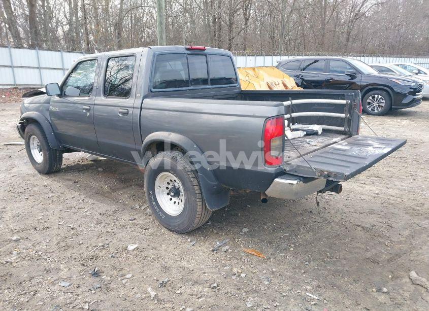 Photo 3 of 2000 Nissan Frontier SE-V6/XE-V6 (VIN 1N6ED27T9YC339627)