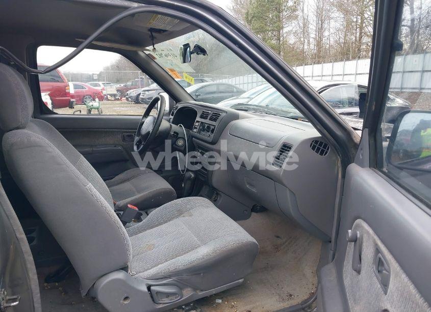 Photo 5 of 2000 Nissan Frontier SE-V6/XE-V6 (VIN 1N6ED27T9YC339627)