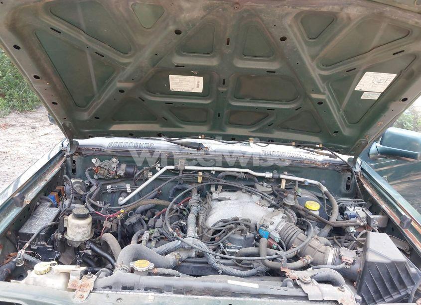 Photo 10 of 2000 Nissan Frontier 2WD SE-V6/XE/XE-V6 (VIN 1N6ED27TXYC350670)