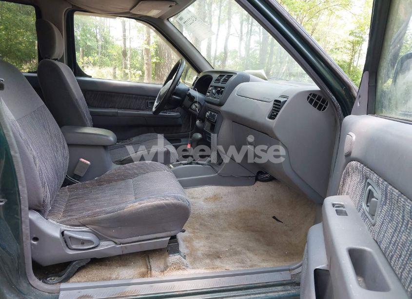 Photo 5 of 2000 Nissan Frontier 2WD SE-V6/XE/XE-V6 (VIN 1N6ED27TXYC350670)