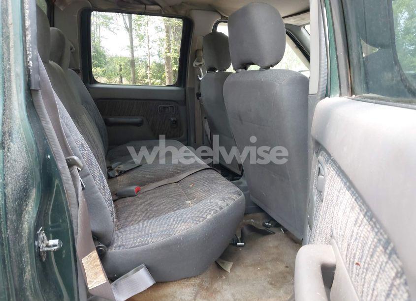 Photo 8 of 2000 Nissan Frontier 2WD SE-V6/XE/XE-V6 (VIN 1N6ED27TXYC350670)