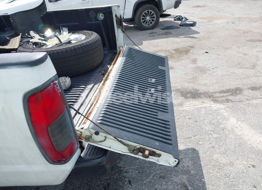 Photo 11 of 2000 Nissan Frontier SE-V6/XE-V6 (VIN 1N6ED27TXYC367744)