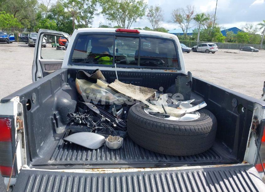 Photo 12 of 2000 Nissan Frontier SE-V6/XE-V6 (VIN 1N6ED27TXYC367744)